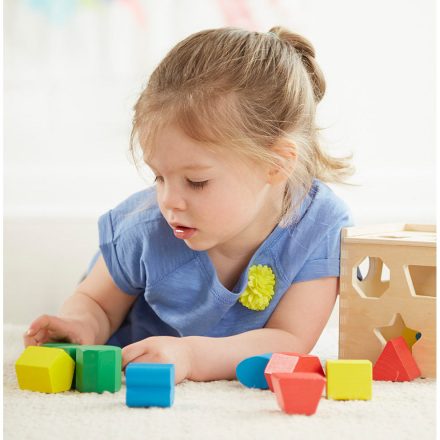 Melissa & Doug 10575  FA KÉSZSÉGFEJLESZTŐ JÁTÉK FORMARENDEZŐ KOCKA